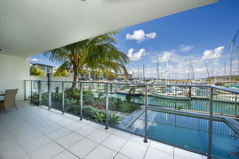 Blue On Blue Apartment 912 - VIC Tourism 3