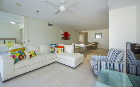 Blue On Blue Apartment 912 - VIC Tourism 7