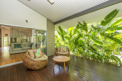 Whispering Palms - VIC Tourism 18