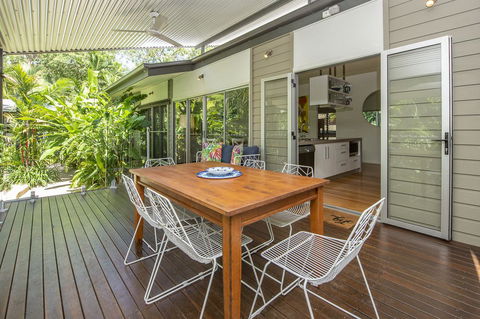 Whispering Palms - VIC Tourism 12