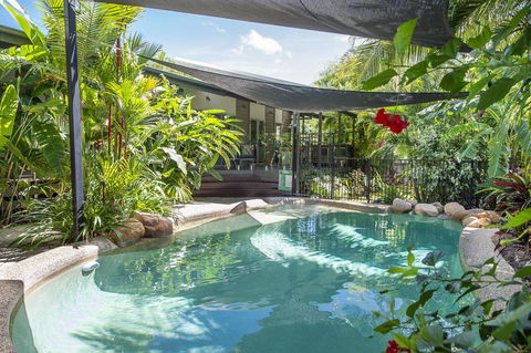 Whispering Palms - VIC Tourism 3