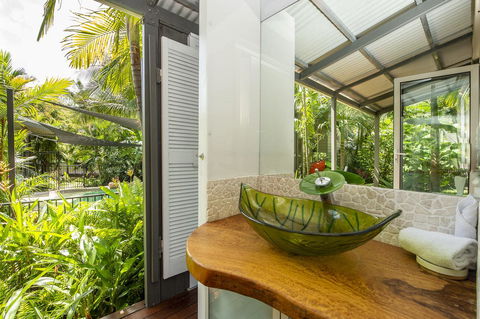 Whispering Palms - VIC Tourism 8