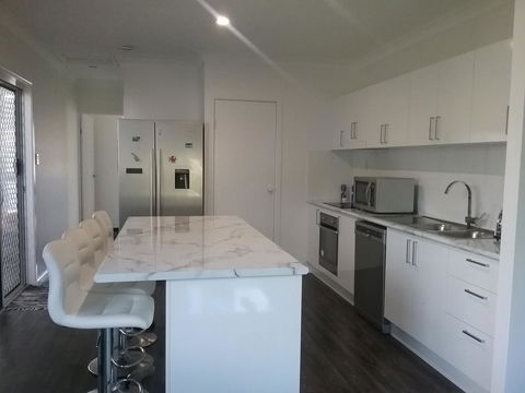 Magnetic Island Guest House - VIC Tourism 5