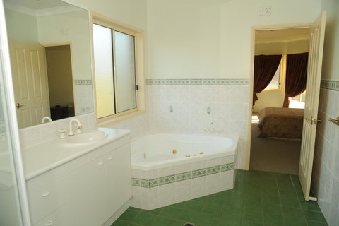 Waterfront At White Patch - VIC Tourism 17