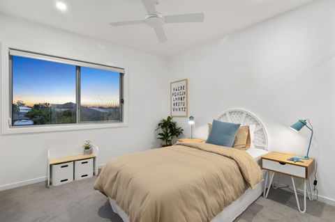 Luxury Canal Front Holiday House - VIC Tourism 3