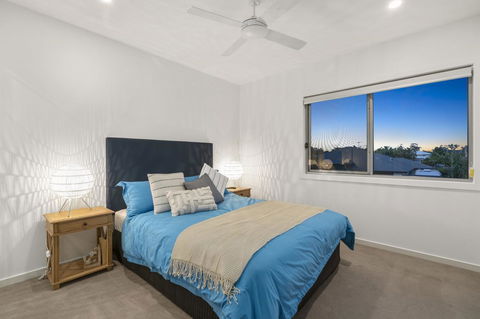 Luxury Canal Front Holiday House - VIC Tourism 1