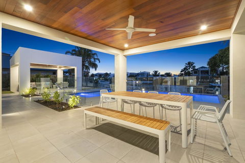 Luxury Canal Front Holiday House - VIC Tourism 14