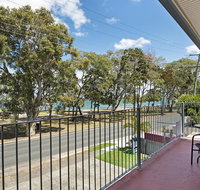First floor unit close to shops park and waterfront - VIC Tourism
