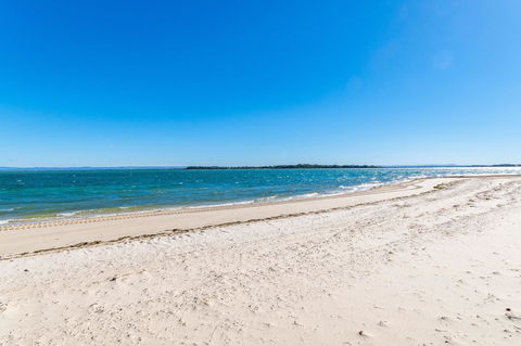 Great Views, Ground Floor Unit Clearview Apartments South Esplande, Bongaree - VIC Tourism 9