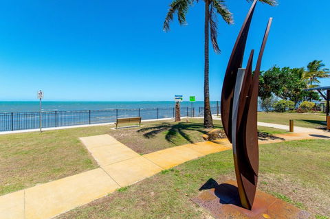Great Views, Ground Floor Unit Clearview Apartments South Esplande, Bongaree - VIC Tourism 2