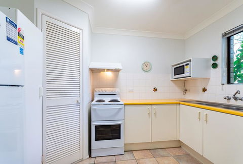 Great Views, Ground Floor Unit Clearview Apartments South Esplande, Bongaree - VIC Tourism 14
