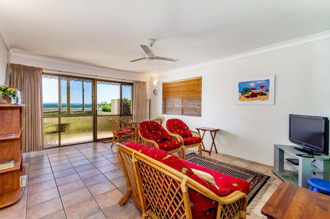 Great Views, Ground Floor Unit Clearview Apartments South Esplande, Bongaree - VIC Tourism 3