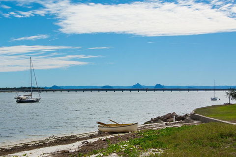 Ground Floor Air Conditioned, Fabulous Waterviews Overlooking Pumicestone Passage - VIC Tourism 14