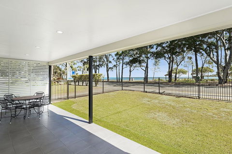 Ground Floor Air Conditioned, Fabulous Waterviews Overlooking Pumicestone Passage - VIC Tourism 3
