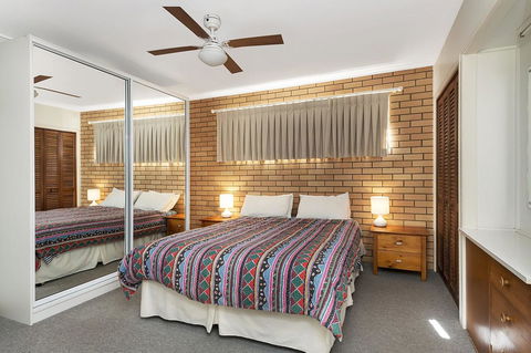 Ground Floor Air Conditioned, Fabulous Waterviews Overlooking Pumicestone Passage - VIC Tourism 12