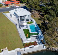 Stunning Canal Home Oh So Close To The Waterfront - VIC Tourism
