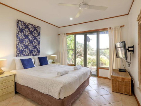 Claytons 1 By Discover Stradbroke - VIC Tourism 4