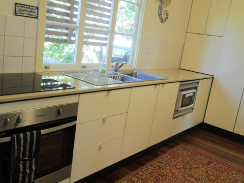 Frenchmans Cottage - VIC Tourism 11