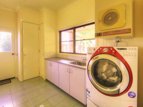 Belle Vue Beach House By Discover Stradbroke - VIC Tourism 24