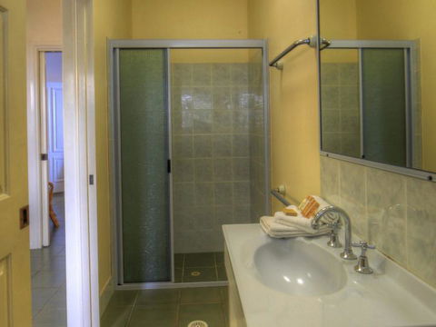 Belle Vue Beach House By Discover Stradbroke - VIC Tourism 18