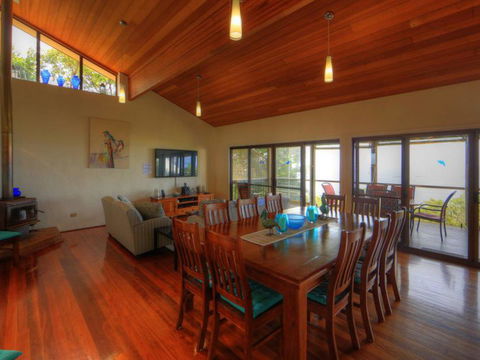 Belle Vue Beach House By Discover Stradbroke - VIC Tourism 0