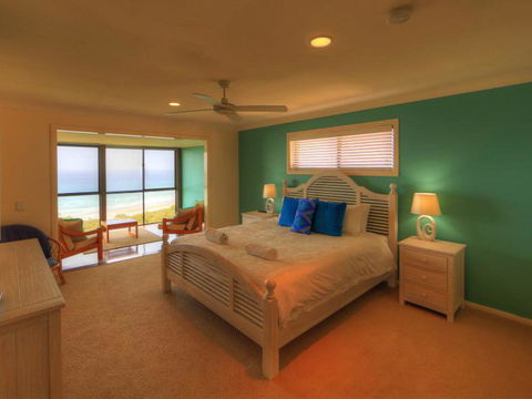 Belle Vue Beach House By Discover Stradbroke - VIC Tourism 8