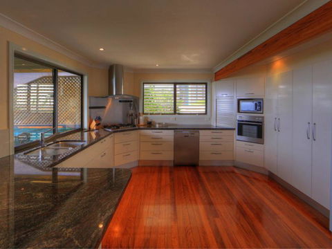 Belle Vue Beach House By Discover Stradbroke - VIC Tourism 19