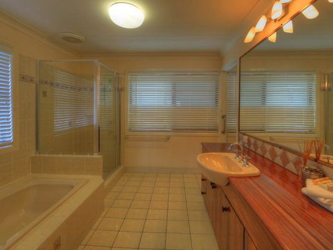 Belle Vue Beach House By Discover Stradbroke - VIC Tourism 9