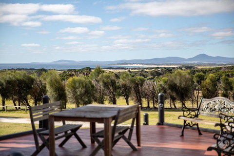 Mountain Seas Lodge - VIC Tourism 4
