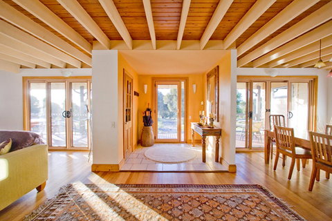 Mountain Seas Lodge - VIC Tourism 13