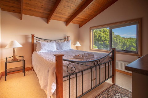 Mountain Seas Lodge - VIC Tourism 11