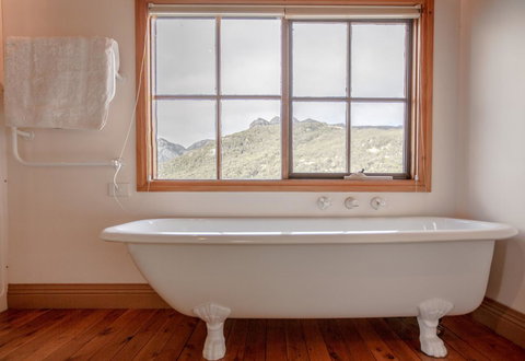 Mountain Seas Lodge - VIC Tourism 8