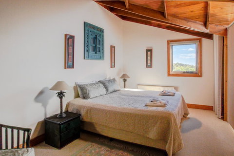 Mountain Seas Lodge - VIC Tourism 10