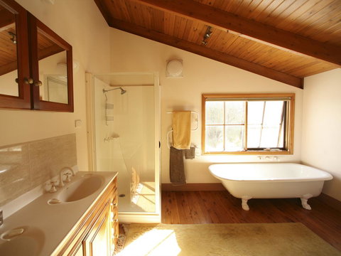 Mountain Seas Lodge - VIC Tourism 15