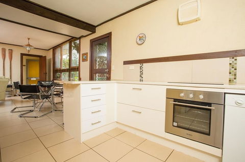 'Banksia 7' Marine Parade - VIC Tourism 2