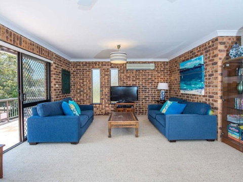 'COLUMBIA VIEWS', 2/9 COLUMBIA CLOSE - AIRCON, WIFI, NETFLIX, VIEWS & BOAT PARKING - VIC Tourism 3