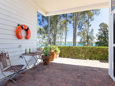'Corlette Waterfront', 2/44 Danalene Parade - Waterfront Luxury, WIFI, Aircon, Boat Parking - VIC Tourism 3