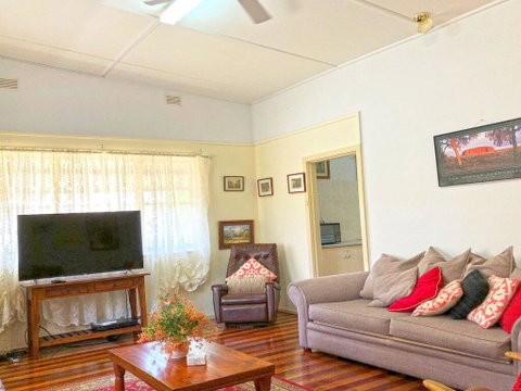 'Daves Place', 27 Rigney St - Holiday House With WIFI, Aircon & Boat Parking - VIC Tourism 1