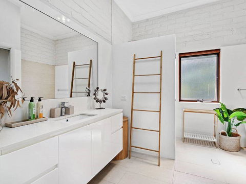 'Nunkeri', 5 Kerrie Close - Stunning House With Fabulous Views, Linen, WIFI & Air Conditioning - VIC Tourism 3