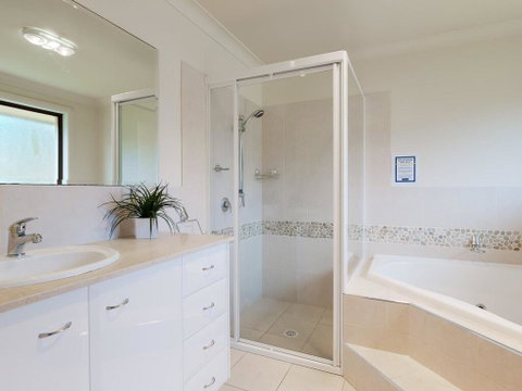 'Sandy Point Haven', 21a Sandy Point Rd - Stylish Haven With WIFI, Air Conditioning & Water Views - VIC Tourism 1