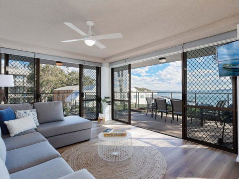 1 'The Poplars' 34 Magnus St - Panoramic Water Views, Pool, Aircon & WIFI - VIC Tourism 0