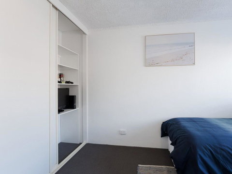 1 'The Poplars' 34 Magnus St - Panoramic Water Views, Pool, Aircon & WIFI - VIC Tourism 1