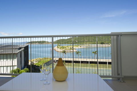 1 Bright Point Apartment 1402 - VIC Tourism 0