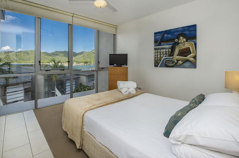 1 Bright Point Apartment 1405 - VIC Tourism 2