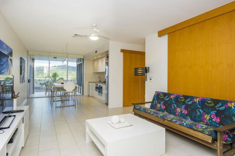 1 Bright Point Apartment 1405 - VIC Tourism 0