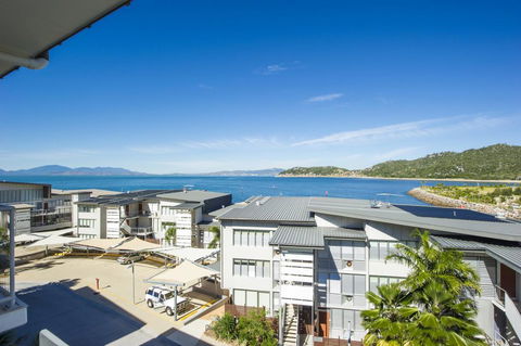 1 Bright Point Apartment 1502 - VIC Tourism 0
