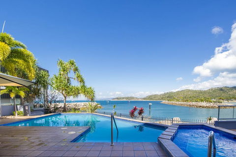 1 Bright Point Apartment 2204 - VIC Tourism 1