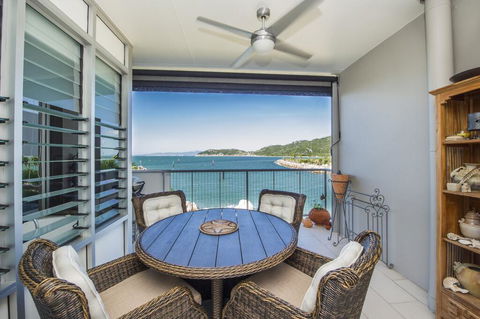 1 Bright Point Apartment 2303 - VIC Tourism 1