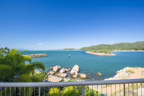 1 Bright Point Apartment 2303 - VIC Tourism 0