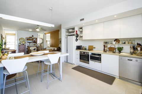 1 Bright Point Apartment 2303 - VIC Tourism 3